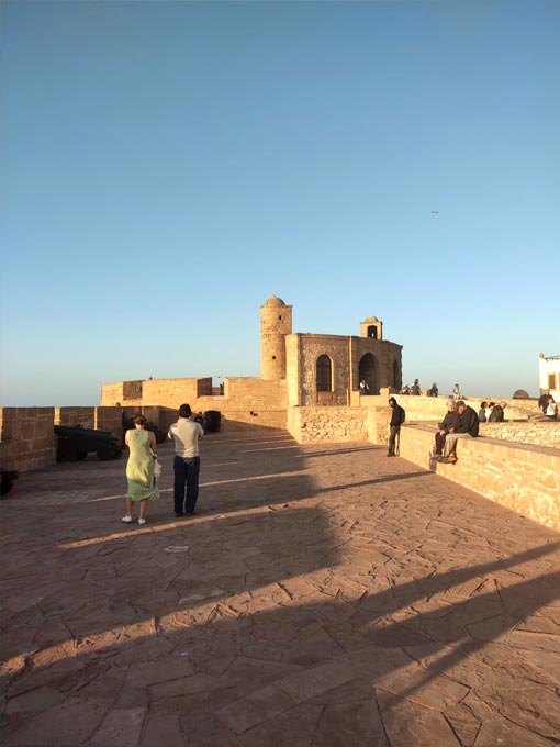 remparts d’Essaouira face à l’océan